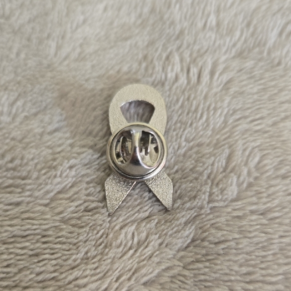 #670 Pink Ribbon Awareness Pin - Picture 2 of 3